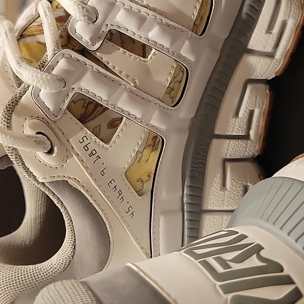 BRAND NEW Versace Trigreca Sneakers WOMEN 39 9 WITH BOX - Picture 12 of 14